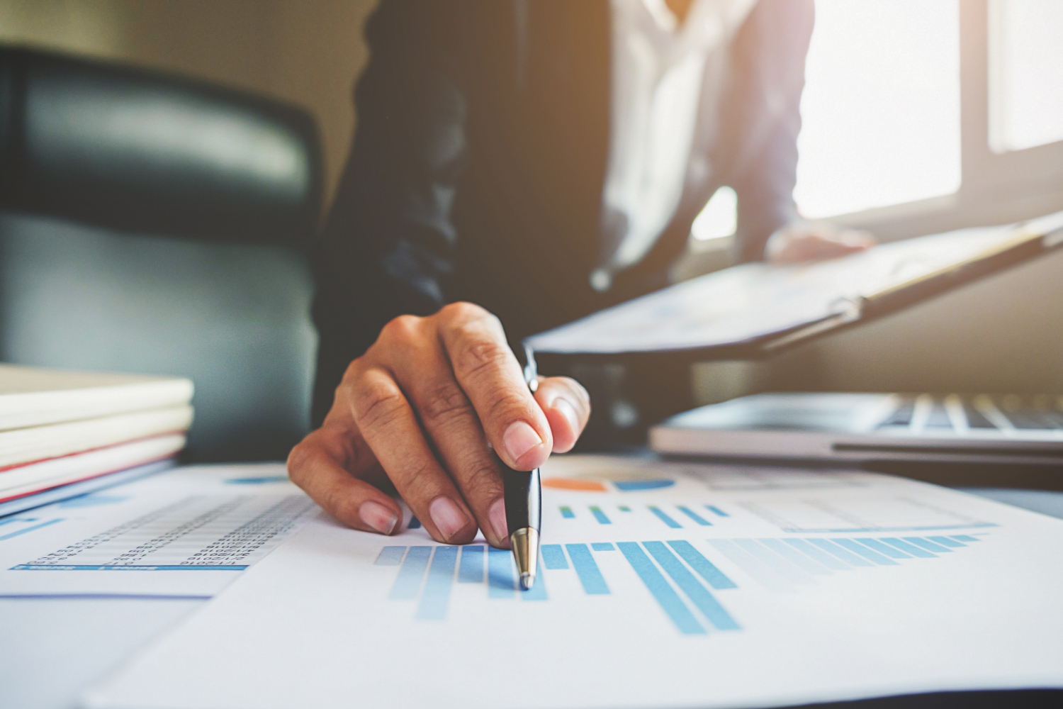 profesional-proyecto-empresaria-manos-trabajo-ejecutivo